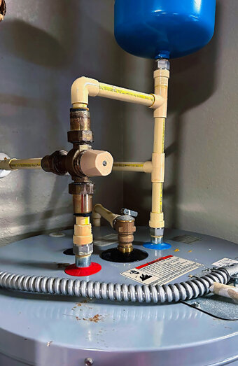 https://leeminghotwater.com.au/uploads/2025/06/gas-hot-water-system-63012.jpg