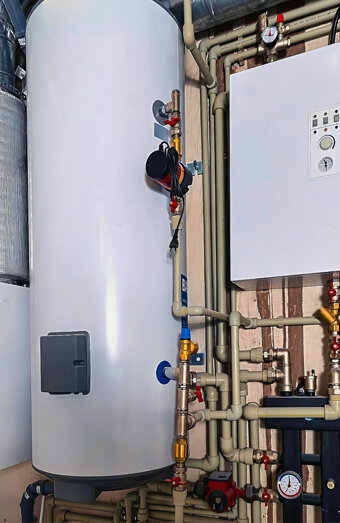 https://leeminghotwater.com.au/uploads/2025/06/hot-water-installs-34383.jpg