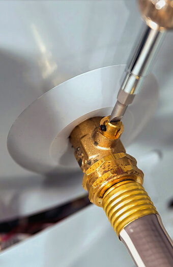 https://leeminghotwater.com.au/uploads/2025/06/hot-water-servicing-24274.jpg